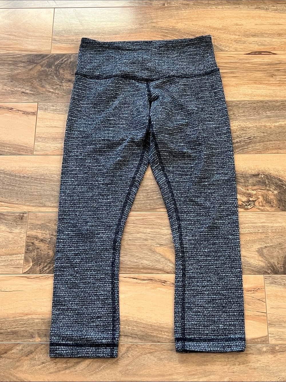 Lululemon Womens 4 Cropped Leggings Gray Black Yoga Running Gym Workout Athletic